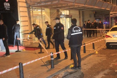 Beyoğlu'nda Lüks Araçla Gelip Tartıştıkları Gruba Ateş Açtılar Açıklaması 1 Ağır Yaralı