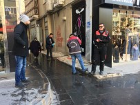 ÖMER HALİSDEMİR - Bıçaklı Kavga Ölümle Sonuçlandı