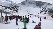 ERGAN DAĞI - Ergan Dağı Kayak Merkezi'nde Hafta Sonu Yoğunluğu
