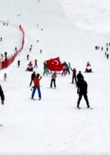 Erzincan'da Kayakçılardan Yunan Vekil Lagos'a Tepki