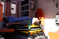 BEYCUMA - Otomobille Yolcu Minibüsü Çarpıştı Açıklaması 1'İ Çocuk 12 Yaralı