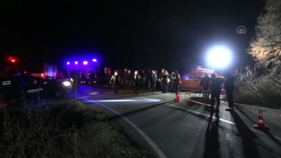 Kütahya'da Köprüden Dereye Düşen Otomobildeki Kayınbaba İle Gelini Öldü