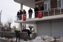 Şehidin Haberi Ailesine Ulaştı, Köyü Türk Bayrakları İle Donatıldı Haberi
