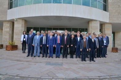 İhtisaslaşan 15 Pilot Üniversitenin Rektörleri Kırşehir'de Toplandı