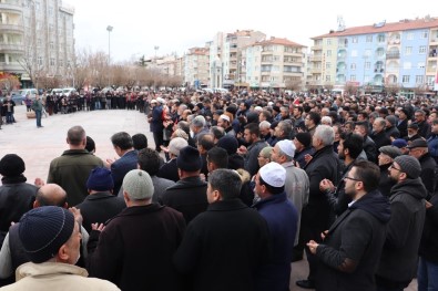 Karaman'da İdlib Şehitleri İçin Gıyabi Cenaze Namazı Kılındı