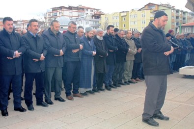 Kırıkkale'de İdlib Şehitleri İçin Gıyabi Cenaze Namazı Kılındı
