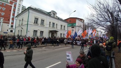 Sokağa İnen Binlerce Protestocu Putin'in İstifasını İstedi