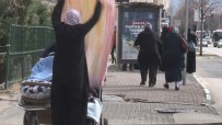 ŞİDDETLİ LODOS - Bursa'da Şiddetli Lodos Hayatı Olumsuz Etkiledi