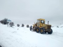 HEKİMHAN - Kardan Kapanan 132 Kırsal Mahallenin Yolu Ulaşıma Açıldı