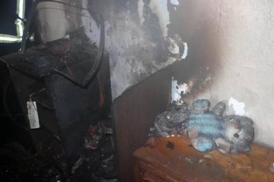 Kayseri'de Ev Yangını, Dumandan Zehirlenen 2 Kardeş Tedavi Altına Alındı