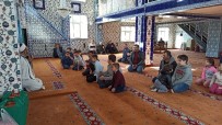 CAMİ İMAMI - Namazı Camide Babaları Ve Dedeleriyle Kıldılar Ödülleri Kaptılar