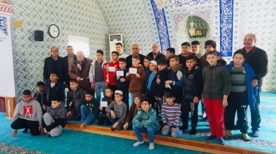 Şarköy'de Camiye Koşan Tüm Çocuklar Ödüllendirildi