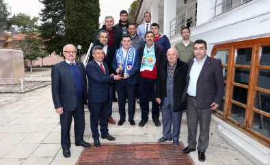 Başkan Tütüncü'den Yerel Siyaset Dersi