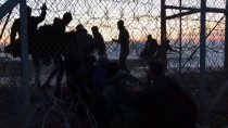Binlerce Göçmen Bugün De Yunanistan'a Geçti