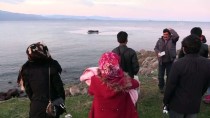Denize Açıldıkları Lastik Botları Su Alan Düzensiz Göçmenler Kurtarıldı Haberi
