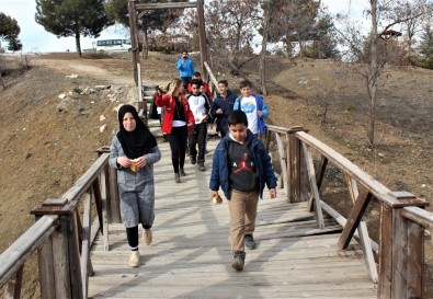 Elazığ'da Depremzede Çocuklara Doğal Terapi