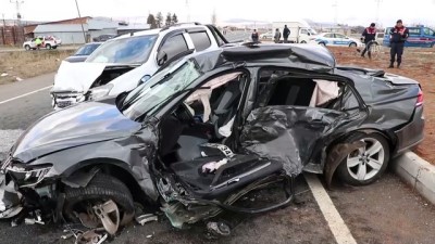 Elazığ'da Otomobille Pikap Çarpıştı Açıklaması 5 Yaralı