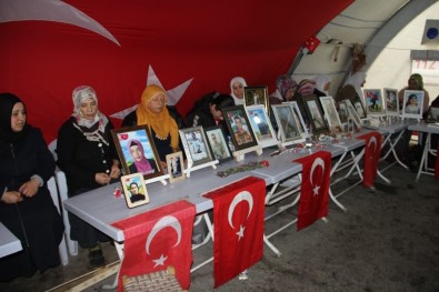 HDP Önündeki Ailelerin Evlat Nöbeti 181'İnci Gününde