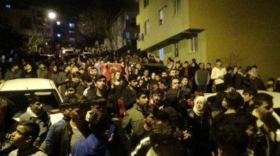 (Özel) Sancaktepe'de Yüzlerce Kişi Şehit Emre Baysal'ın Evine Yürüdü