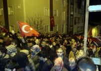 Sancaktepe'de Yüzlerce Kişi Şehit Emre Baysal'ın Evine Yürüdü