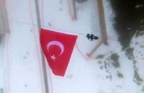 Şehitler İçin Palandöken'e Dev Türk Bayrağı Astılar
