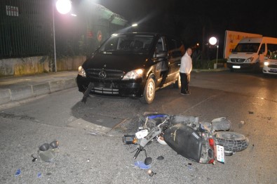VIP Araç İle Motosiklet Çarpıştı, 1 Kişi Ağır Yaralandı