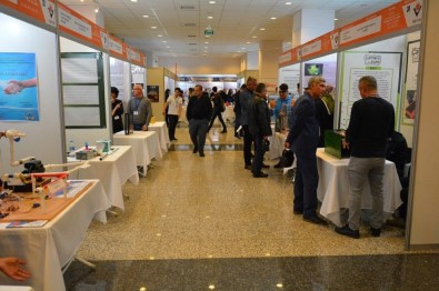 Lise Öğrencileri Araştırma Projelerini Sergiliyor