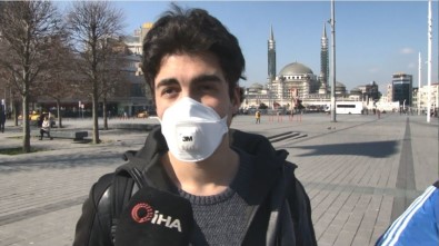 Taksim Meydanı'nda Vatandaşların Korona Virüs Önlemi