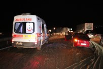 TEM'de Önündeki Otomobile Çarpan Gübre Yüklü Kamyon Devrildi