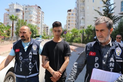 Babasını Bıçakla Yaralayan Gence 1 Yıl 10 Ay Hapis Cezası