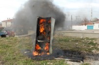 Buzdolabı Alev Alev Yandı