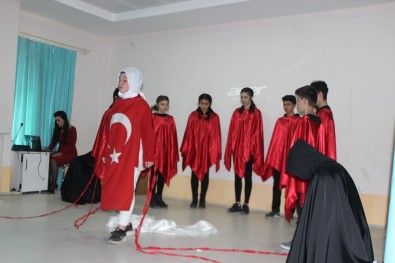 İstiklal Marşı'nın Kabulü Ve Mehmet Akif Ersoy'u Anma Günü Programı Düzenlendi