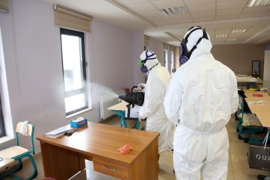 Meram'da Toplu Alanlar Koronavirüse Karşı İlaçlanıyor