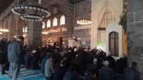 Diyarbakır'da Cuma Namazında Cemaate Korona Virüsü Uyarısı Haberi