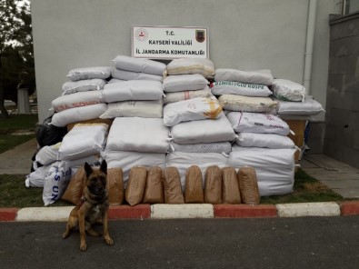 Kargo Aracında 2 Buçuk Ton Kaçak Tütün Ele Geçirildi