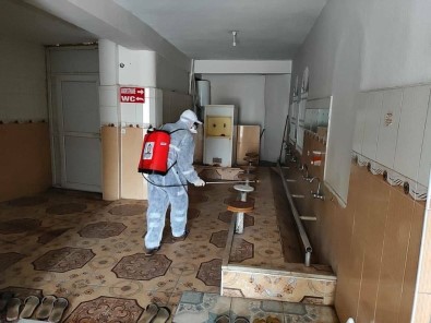 Kızıltepe'de Camilerde Cuma Namazı İçin Dezenfekte Çalışması