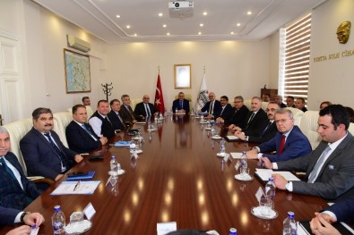 Manisa'da Koronavirüse Karşı Alınan Tedbirler Görüşüldü