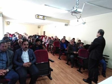 Siirt'te Çiftçi Ve Üreticilere Çekirgeyle Mücadele Eğitimi Verildi