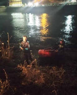 Balık Tuttukları Nehirde Mahsur Kalan 3 Kişiyi AFAD Kurtardı