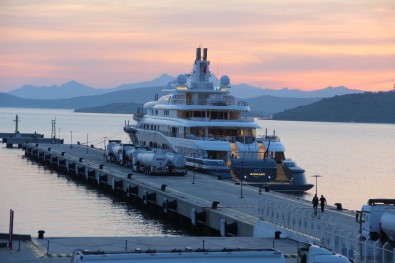 Dubai Şeyhi'nin Yatına 2 Milyon 200 Bin Liralık Yakıt