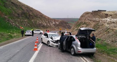 Şanlıurfa'da 3 Otomobil Çarpıştı Açıklaması 7 Yaralı