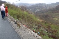 Otomobille 50 Metreden Uçtular Açıklaması 2 Yaralı