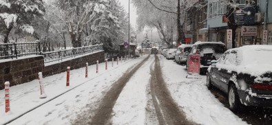Afyonkarahisar'da Kar Kalınlığı 5 Santimetreyi Buldu