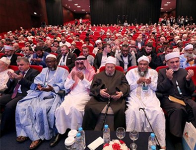Dünya Müslüman Alimler Birliği'nden cuma ve cemaatle namaza ilişkin fetva