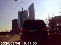 İstanbul'da İnatçı Sürücülerin Yol Kavgası Kamerada