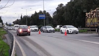 İzmir'de İşçileri Taşıyan Midibüs Devrildi Açıklaması 8 Yaralı