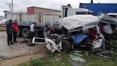 İzmir'de Trafik Kazası Açıklaması 1 Ölü, 4 Yaralı