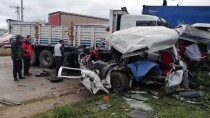 İzmir'de Trafik Kazası Açıklaması 1 Ölü, 4 Yaralı Haberi