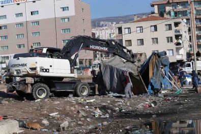 Karşıyaka'da Yıkım Operasyonu Açıklaması Hurdacı Çadırları Kaldırıldı