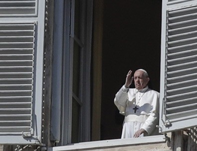 Koronavirüs nedeniyle halk katılmadı! Papa Francis boş meydanı kutsadı